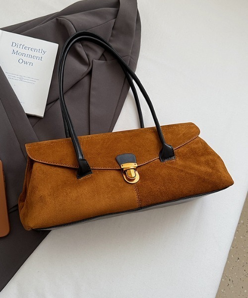 Vipoa(ヴィポア)の「Oblong suede shoulder bag(ショルダーバッグ・レディース・ベージュ/キャメル/ブラック・FREE)」の11枚目の写真