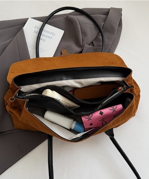 Vipoa(ヴィポア)の「Oblong suede shoulder bag(ショルダーバッグ・レディース・ベージュ/キャメル/ブラック・FREE)」の14枚目の写真