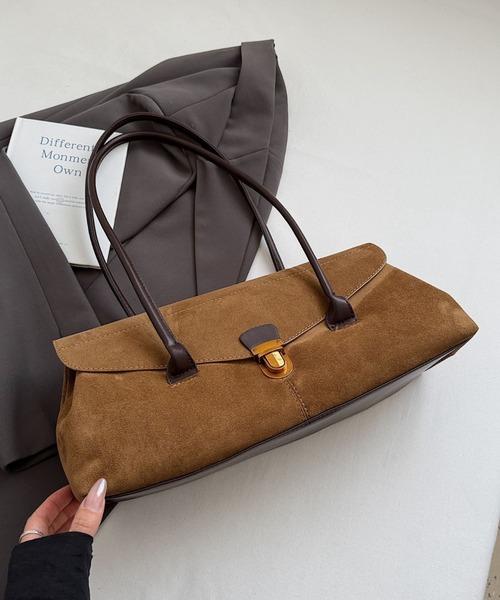 Vipoa(ヴィポア)の「Oblong suede shoulder bag(ショルダーバッグ・レディース・ベージュ/キャメル/ブラック・FREE)」の10枚目の写真