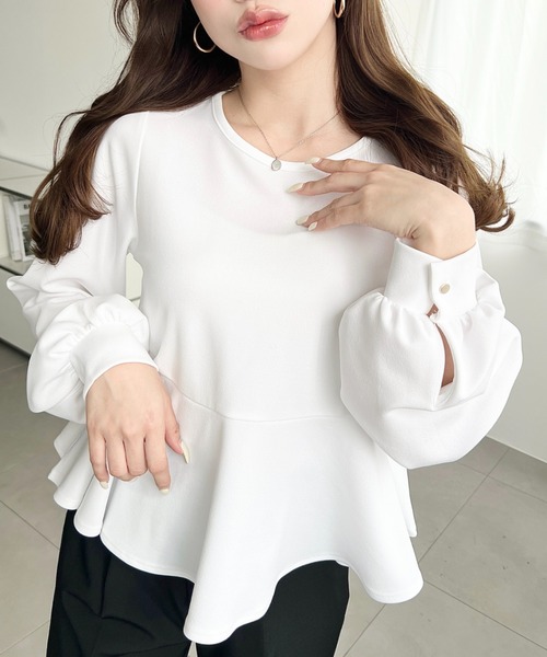 moment+(モーメントプラス)の「しわになりにくい長袖ストレッチジョーゼットペプラムTブラウス(Tシャツ/カットソー・レディース・ブラック/ネイビー/オフホワイト・M)」の13枚目の写真