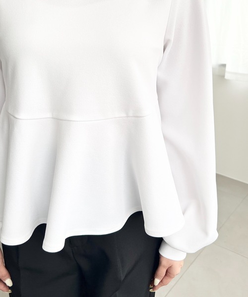 moment+(モーメントプラス)の「しわになりにくい長袖ストレッチジョーゼットペプラムTブラウス(Tシャツ/カットソー・レディース・ブラック/ネイビー/オフホワイト・M)」の8枚目の写真