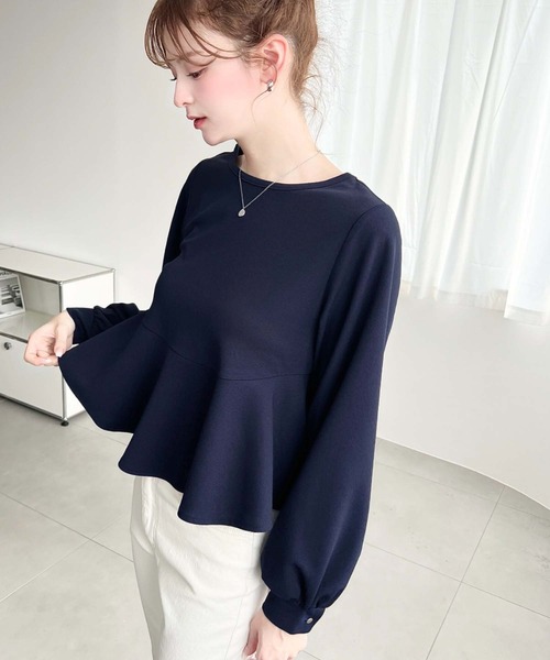 moment+(モーメントプラス)の「しわになりにくい長袖ストレッチジョーゼットペプラムTブラウス(Tシャツ/カットソー・レディース・ブラック/ネイビー/オフホワイト・M)」の18枚目の写真