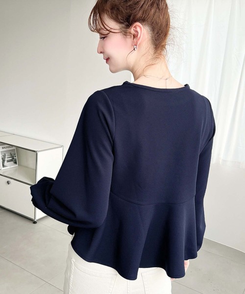 moment+(モーメントプラス)の「しわになりにくい長袖ストレッチジョーゼットペプラムTブラウス(Tシャツ/カットソー・レディース・ブラック/ネイビー/オフホワイト・M)」の15枚目の写真