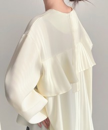 emi+（エミプラス）の「バックジップデザインフリルブラウス（シャツ/ブラウス）」