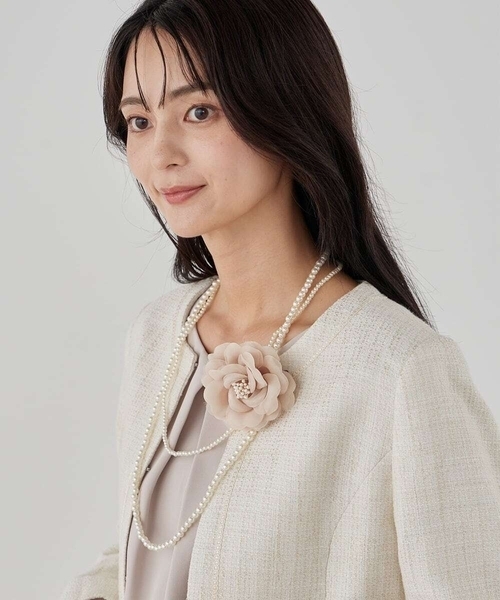 a.v.v(アーヴェヴェ)の「コサージュ付き二連ネックレス(ネックレス・レディース・ネイビー/ベージュ・38)」の3枚目の写真
