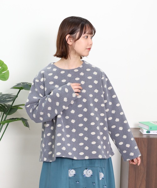 Emago(イマゴ)の「EMAGO ドット柄ニードルパンチブラウス(シャツ/ブラウス・レディース・チャコールグレー/グリーン/ブラウン・FREE)」の1枚目の写真