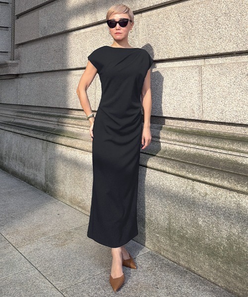 JENNE(ジェンヌ)の「ドレープカットストレッチワンピース(ワンピース・レディース・ブルー/ブラック/ネイビー・SMALL/MEDIUM/LARGE/X-LARGE)」の4枚目の写真