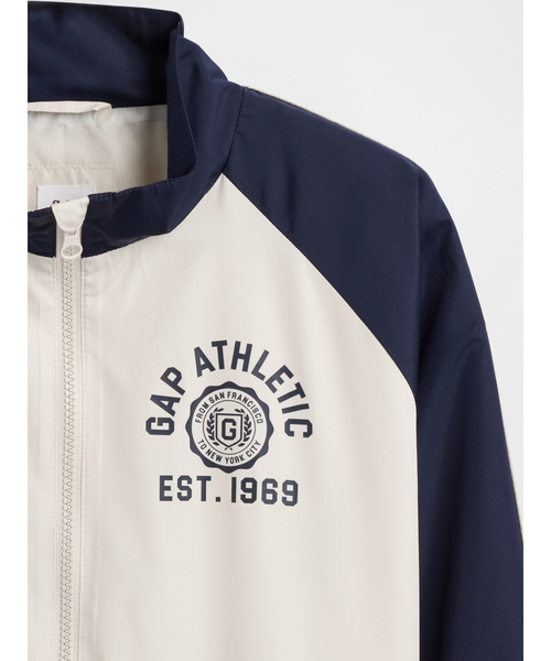 GAP(ギャップ)の「GAP Athleticロゴ ウィンドブレーカー ジャケット (キッズ)(ナイロンジャケット・キッズ・ネイビー/ラベンダー・160cm/150cm/140cm/130cm/120cm/110cm)」の9枚目の写真