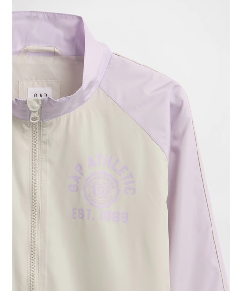 GAP(ギャップ)の「GAP Athleticロゴ ウィンドブレーカー ジャケット (キッズ)(ナイロンジャケット・キッズ・ネイビー/ラベンダー・160cm/150cm/140cm/130cm/120cm/110cm)」の4枚目の写真