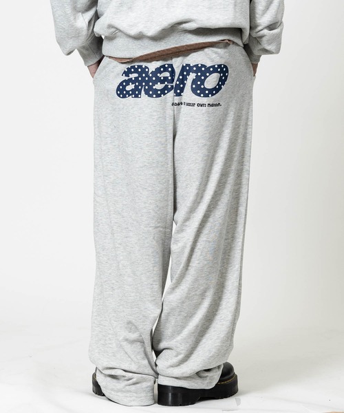 JOHN'S CLOSET（ジョンズクローゼット）の「【13】総柄ロゴ ヒッププリント ワイドパンツ（スウェットパンツ・メンズ・ピンク/ブラック/グレー・MEDIUM/LARGE）」の2枚目の写真