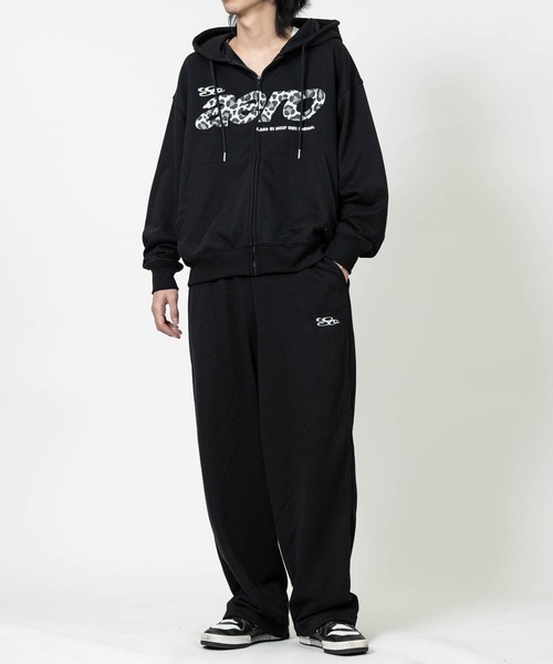 JOHN'S CLOSET（ジョンズクローゼット）の「【13】総柄ロゴ ヒッププリント ワイドパンツ（スウェットパンツ・メンズ・ピンク/ブラック/グレー・MEDIUM/LARGE）」の8枚目の写真