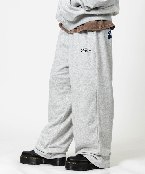 JOHN'S CLOSET（ジョンズクローゼット）の「【13】総柄ロゴ ヒッププリント ワイドパンツ（スウェットパンツ・メンズ・ピンク/ブラック/グレー・MEDIUM/LARGE）」の14枚目の写真