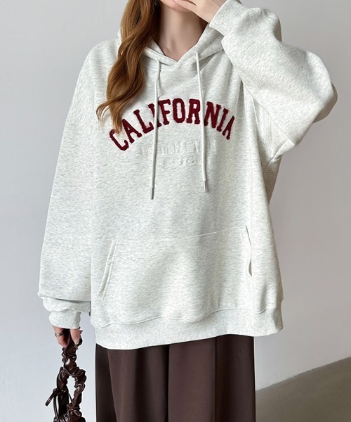 COCOMOMO(ココモモ)の「サガラ刺繍オーバーサイズロゴパーカー プルオーバー オーバーサイズ パーカー カレッジロゴ アノラック フーディー 長袖(パーカー・レディース・ライトグレー/ブラック/アイボリー・FREE)」の5枚目の写真