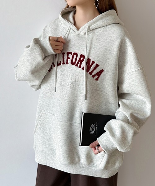 COCOMOMO(ココモモ)の「サガラ刺繍オーバーサイズロゴパーカー プルオーバー オーバーサイズ パーカー カレッジロゴ アノラック フーディー 長袖(パーカー・レディース・ライトグレー/ブラック/アイボリー・FREE)」の7枚目の写真