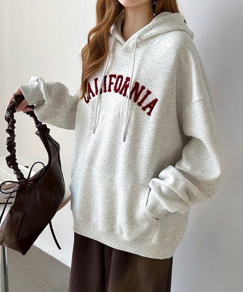 COCOMOMO(ココモモ)の「サガラ刺繍オーバーサイズロゴパーカー プルオーバー オーバーサイズ パーカー カレッジロゴ アノラック フーディー 長袖(パーカー・レディース・ライトグレー/ブラック/アイボリー・FREE)」の6枚目の写真