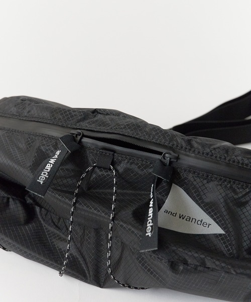 and wander（アンドワンダー）の「and wander/アンドワンダー sil waist bag 30Dコーデュラナイロン ウエストバッグ 2026年 夏 夏服（ボディバッグ/ウエストポーチ・メンズ・ブラック・FREE）」の17枚目の写真