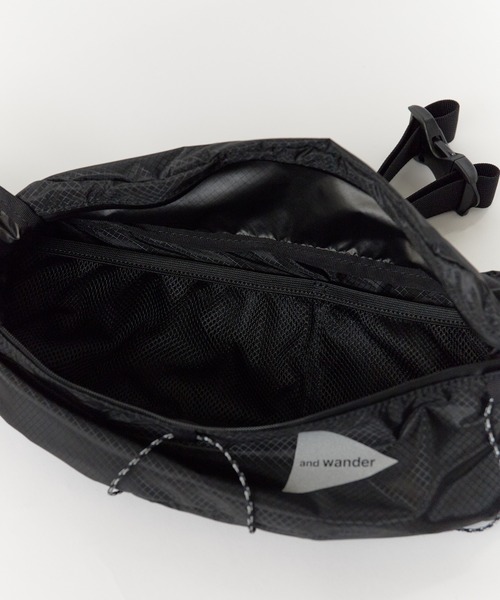and wander（アンドワンダー）の「and wander/アンドワンダー sil waist bag 30Dコーデュラナイロン ウエストバッグ 2026年 夏 夏服（ボディバッグ/ウエストポーチ・メンズ・ブラック・FREE）」の20枚目の写真