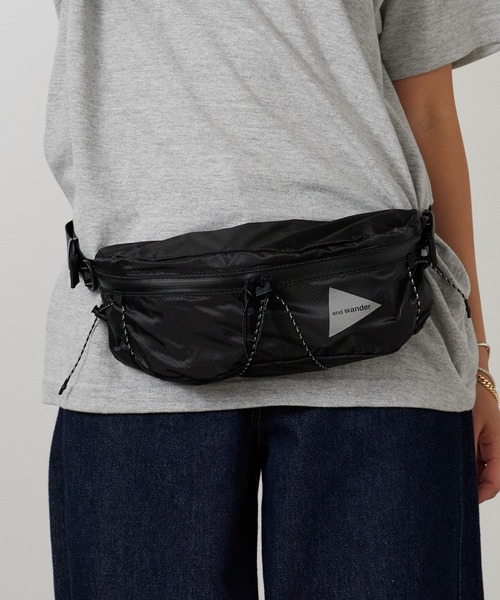 and wander（アンドワンダー）の「and wander/アンドワンダー sil waist bag 30Dコーデュラナイロン ウエストバッグ 2026年 夏 夏服（ボディバッグ/ウエストポーチ・メンズ・ブラック・FREE）」の3枚目の写真