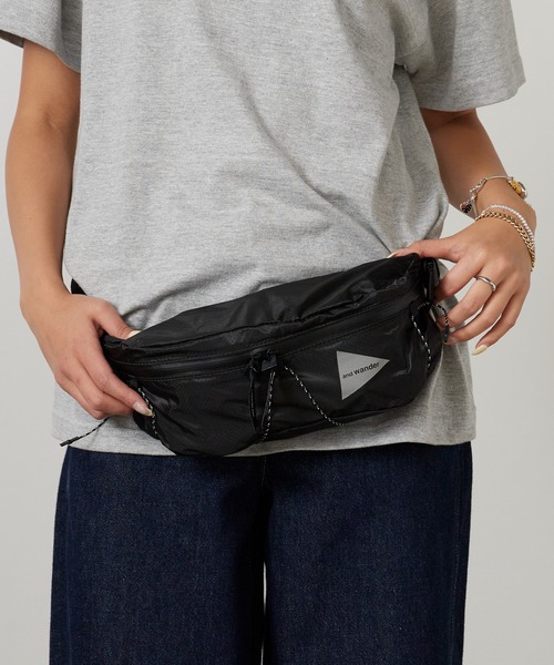 and wander（アンドワンダー）の「and wander/アンドワンダー sil waist bag 30Dコーデュラナイロン ウエストバッグ 2026年 夏 夏服（ボディバッグ/ウエストポーチ・メンズ・ブラック・FREE）」の6枚目の写真