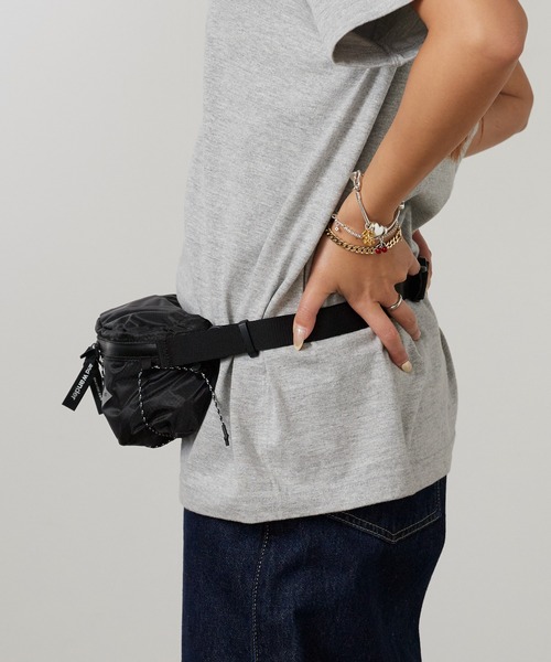 and wander（アンドワンダー）の「and wander/アンドワンダー sil waist bag 30Dコーデュラナイロン ウエストバッグ 2026年 夏 夏服（ボディバッグ/ウエストポーチ・メンズ・ブラック・FREE）」の7枚目の写真