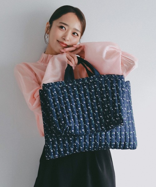AJUGA.(アジュガ)の「メルトキルティングレッスンバッグ(トートバッグ・レディース・ネイビー/ホワイト・L/M)」の19枚目の写真