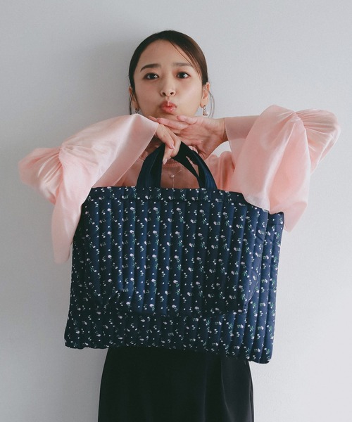 AJUGA.(アジュガ)の「メルトキルティングレッスンバッグ(トートバッグ・レディース・ネイビー/ホワイト・L/M)」の20枚目の写真