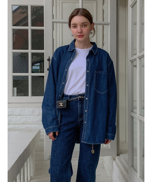 VASCARA(バスカラ)の「One Pocket Oversized-fit Denim Shirt (2colors)(シャツ/ブラウス・レディース・ライトブルー/ダークブルー・FREE)」の4枚目の写真