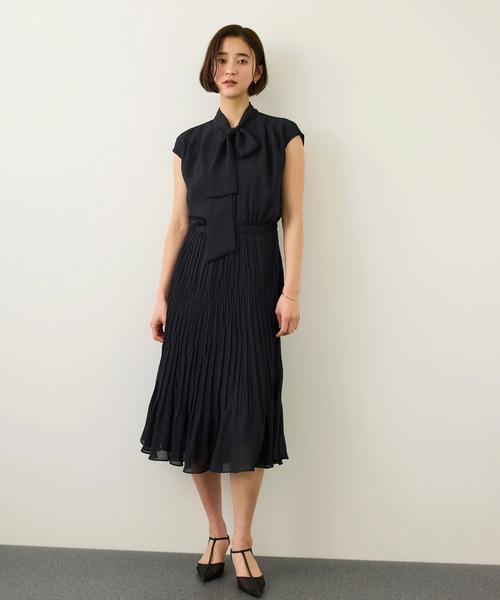 ROPE'(ロペ)の「ジョーゼットフレンチスリーブプリーツワンピース/26SS(ワンピース・レディース・ネイビー・36/38)」の1枚目の写真