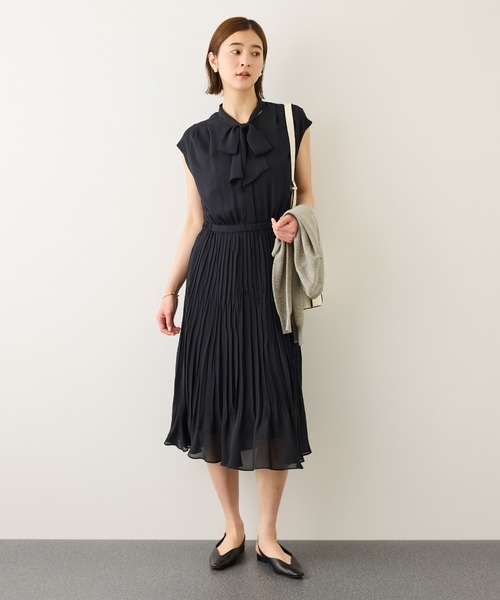 ROPE'(ロペ)の「ジョーゼットフレンチスリーブプリーツワンピース/26SS(ワンピース・レディース・ネイビー・36/38)」の22枚目の写真