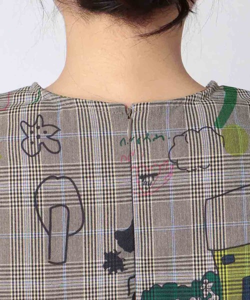 Cepica（セピカ）の「落書きプリントチェックパフスリーブトップス（Tシャツ/カットソー・レディース・ベージュ・FREE）」の5枚目の写真