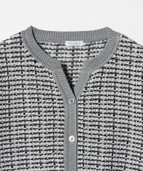 A DAY IN THE LIFE UNITED ARROWS(アデイインザライフユナイテッドアローズ)の「マルチカラー キーネックカーディガン ‐ウォッシャブル‐<A DAY IN THE LIFE>(カーディガン/ボレロ・レディース・ベージュ/ネイビー/グレー系・FREE)」の11枚目の写真