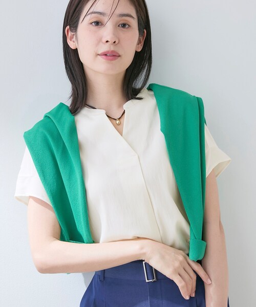 INDIVI(インディヴィ)の「【洗える/SETUP可能】スキッパーブラウス(シャツ/ブラウス・レディース・ネイビー/ブラック/スミクロ/ライトグレー/オフホワイト・38/05/13/15 /19/34)」の2枚目の写真
