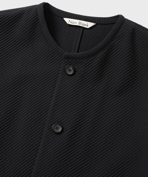 NONBLANK(ノンブランク)の「ラウンドネックシアサーカーエンボスジャンパー_DARK NAVY(その他アウター・メンズ・ダークネイビー・MEDIUM/LARGE/X-LARGE)」の3枚目の写真