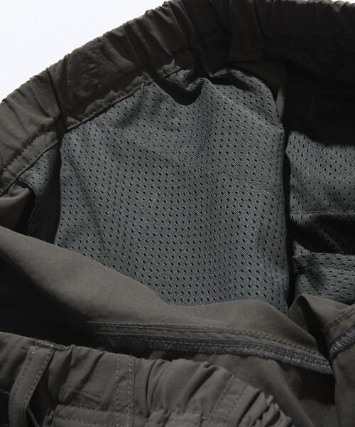 FREAK'S STORE(フリークスストア)の「限定展開 ナイロン クライミング カーゴショーツ(その他パンツ・メンズ・ブラック系その他/チャコールグレー/ベージュ/ブラウン系カモフラージュ/ブラック/オリーブ/レオパード・SMALL/MEDIUM/LARGE)」の14枚目の写真