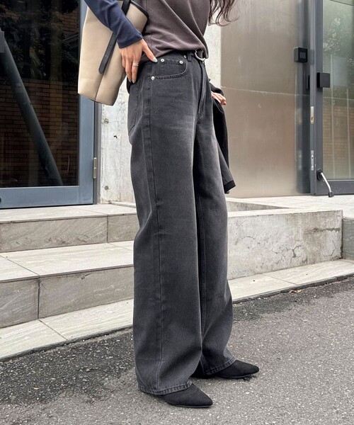 fredy emue（フレディエミュ）の「【@sora_522m企画】BASIC STRAIGHT LIGHT DENIM（デニムパンツ・レディース・ブルー/ブラック・36/37/38/34）」の18枚目の写真