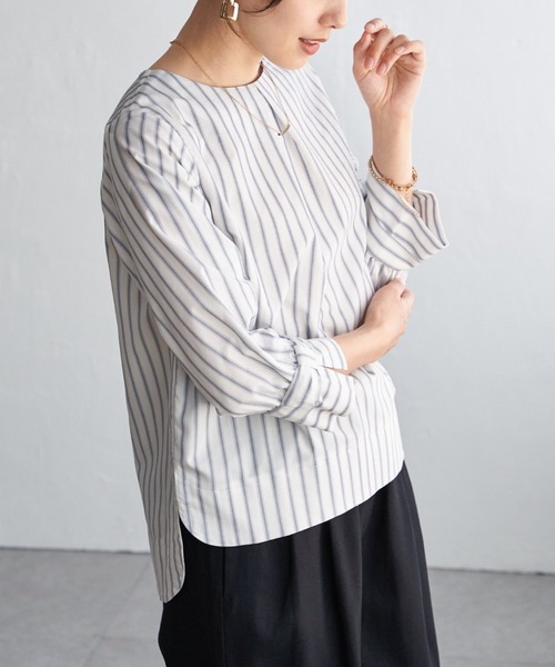 IKKA LOUNGE(イッカラウンジ)の「2WAY袖リボンブラウス(シャツ/ブラウス・レディース・その他1/ネイビー/ブルー/オフホワイト・L/M/S)」の1枚目の写真