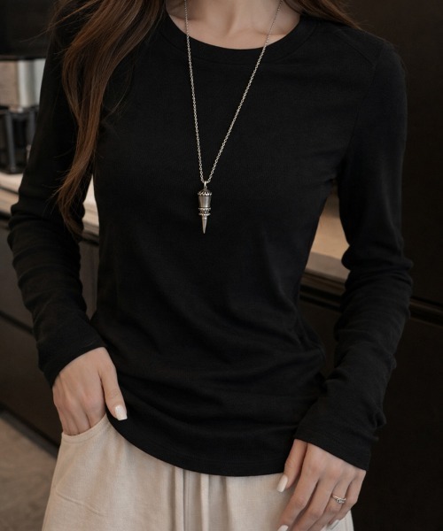 mielu(ミエル)の「ラウンドネックスリムロンT(Tシャツ/カットソー・レディース・ホワイト/ブラック/グレー・LARGE/MEDIUM)」の6枚目の写真