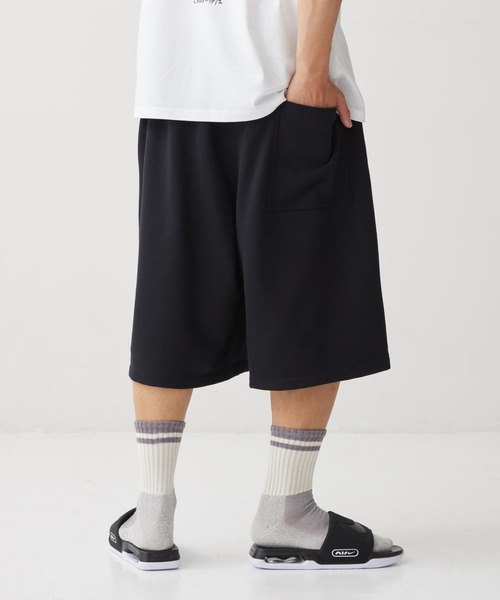 NIKE(ナイキ)の「ナイキ スポーツウェア クラブ メンズ オーバーサイズ フレンチテリー ショートパンツ / Nike Sportswear Club Men's Oversize French Terry Shorts II5713-010 Black(その他パンツ・メンズ・ブラック・2XL/M/L/XL/S)」の7枚目の写真