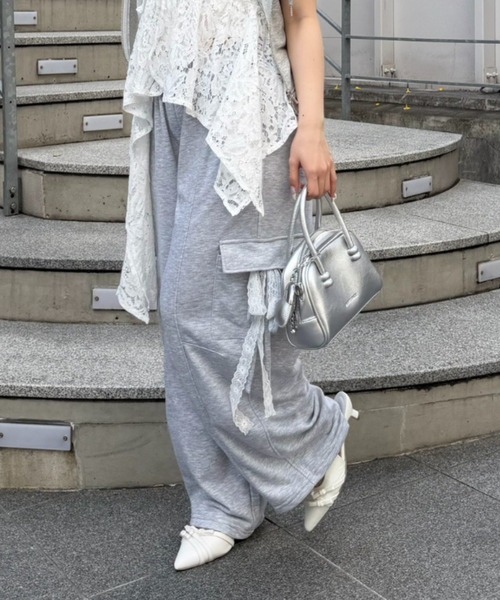 continuer de NICE CLAUP（コンティニューデナイスクラップ）の「スウェットリボンカーゴパンツ（その他パンツ・レディース・トップグレー/オフホワイト/ブラック・FREE）」の9枚目の写真