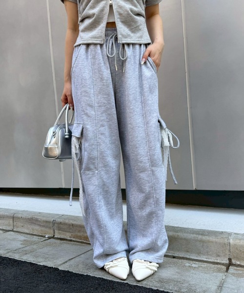 continuer de NICE CLAUP（コンティニューデナイスクラップ）の「スウェットリボンカーゴパンツ（その他パンツ・レディース・トップグレー/オフホワイト/ブラック・FREE）」の5枚目の写真