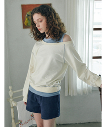 FLATWAVE IN SEOUL（フラットウェーブインソウル）の「Kaya Unbalance Off Shoulder Sweatshirt Ivory（スウェット）」