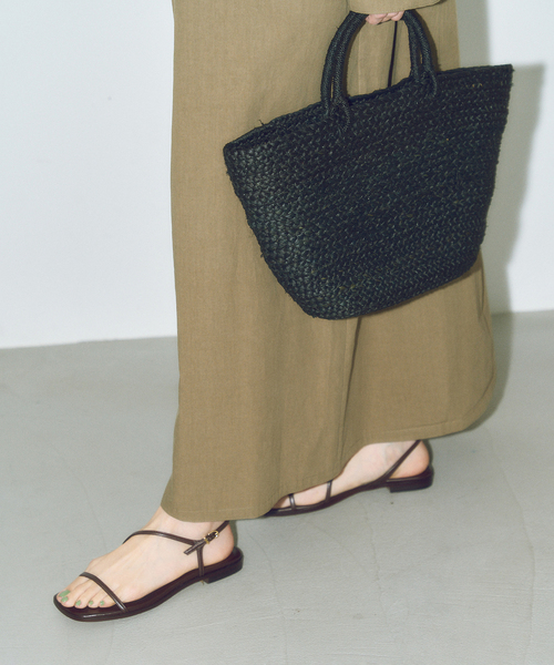 GRISE(グリーズ)の「MIDORI UEEDA×GRISEナローストラップフラットサンダル(サンダル・レディース・ブラック/ブラウン・SMALL/MEDIUM/LARGE/X-LARGE)」の13枚目の写真