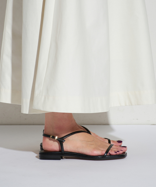 GRISE(グリーズ)の「MIDORI UEEDA×GRISEナローストラップフラットサンダル(サンダル・レディース・ブラック/ブラウン・SMALL/MEDIUM/LARGE/X-LARGE)」の18枚目の写真