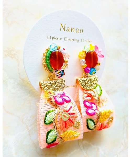 tone（トーン）の「【七音】チェコガラス刺繍インドリボンのピアス(MA)（ピアス（両耳用）・レディース・ライトブルー/ブラウン/パープル・FREE）」の4枚目の写真