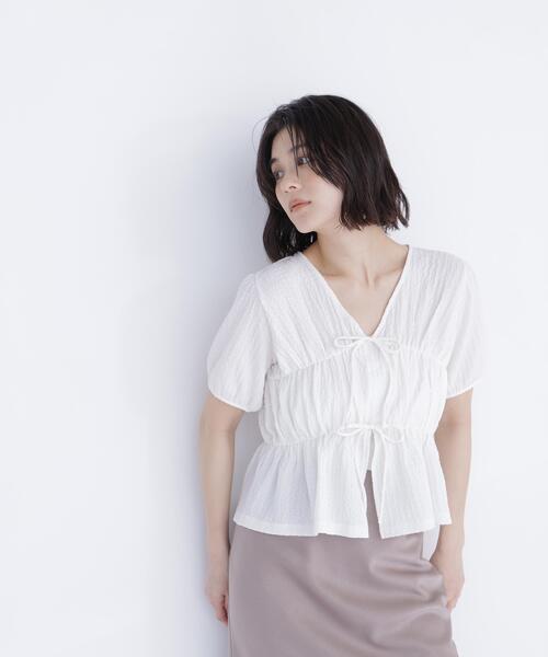 NATURAL BEAUTY BASIC(ナチュラルビューティーベーシック)の「フロントリボンシュリンクカットソー(Tシャツ/カットソー・レディース・ブルー/オフホワイト/ブラック・フリ-)」の2枚目の写真