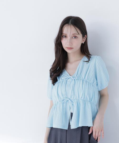 NATURAL BEAUTY BASIC(ナチュラルビューティーベーシック)の「フロントリボンシュリンクカットソー(Tシャツ/カットソー・レディース・ブルー/オフホワイト/ブラック・フリ-)」の1枚目の写真