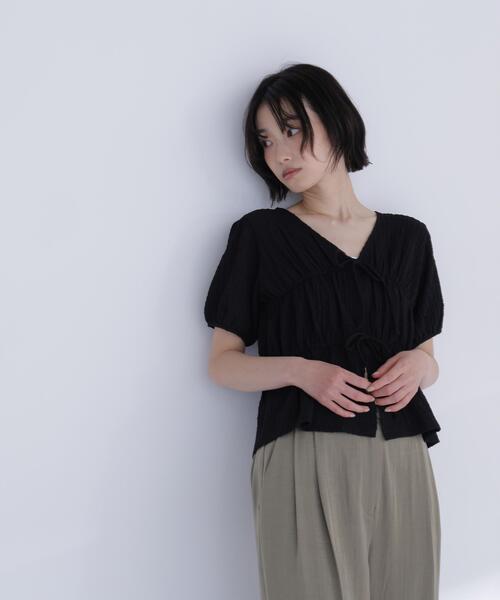 NATURAL BEAUTY BASIC(ナチュラルビューティーベーシック)の「フロントリボンシュリンクカットソー(Tシャツ/カットソー・レディース・ブルー/オフホワイト/ブラック・フリ-)」の22枚目の写真