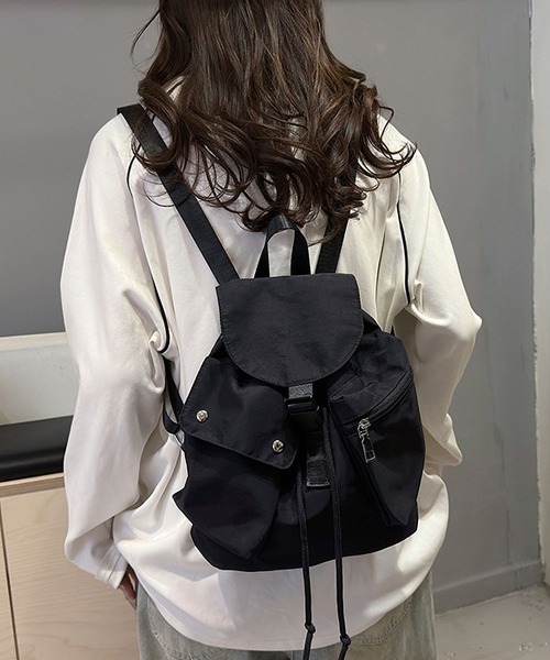 LA VORAGINE(ラ ヴォラジネ)の「軽いバッグアシメポケットコンパクトリュックサック(バックパック/リュック・レディース・ピンク/ブラック/アイボリー/ブルー・FREE)」の8枚目の写真