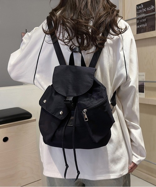 LA VORAGINE(ラ ヴォラジネ)の「軽いバッグアシメポケットコンパクトリュックサック(バックパック/リュック・レディース・ピンク/ブラック/アイボリー/ブルー・FREE)」の10枚目の写真