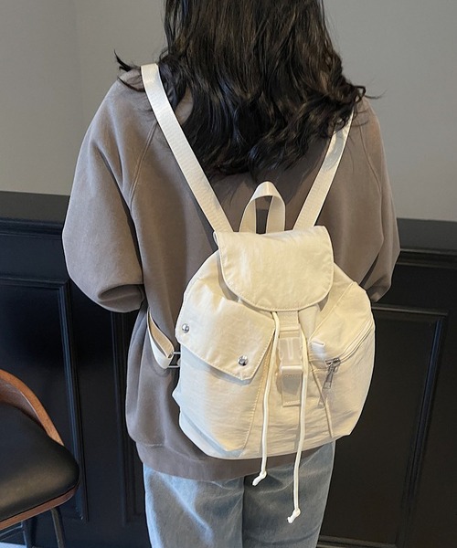 LA VORAGINE(ラ ヴォラジネ)の「軽いバッグアシメポケットコンパクトリュックサック(バックパック/リュック・レディース・ピンク/ブラック/アイボリー/ブルー・FREE)」の19枚目の写真